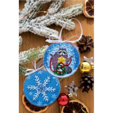 Набор для вышивки бисером новогодней игрушки Абрис Арт Енот и Новый год (ABT-002)