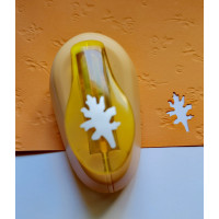 Фігурний діркопробивач Чарівна Мить Листя глоду 2,5 см (CD99M/74)