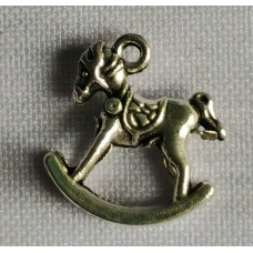 Підвіска (шармик) Only Коник-гойдалка 1,5х1,5 см (Ш-0147)