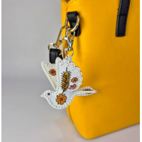 Набір для вишивки нитками на штучній шкірі «Шарм для сумки – Пташка. Ти×а надія» FLHL-111