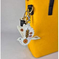 Набір для вишивки нитками на штучній шкірі «Шарм для сумки – Пташка. Ти×а надія» FLHL-111