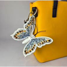 Набір для вишивки нитками на штучній шкірі «Шарм для сумки – Метелик. Легкість» FLHL-113