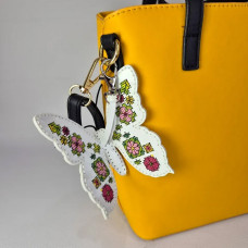 Набір для вишивки нитками на штучній шкірі «Шарм для сумки – Метелик. Квіткова мрія» FLHL-114