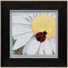 Набір для вишивання Mill Hill Бедрик на ромашці (MH142116)