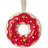 Набір для вишивки бісером на штучній шкірі «Шарм для сумки – Пончик з глазур’ю» FLBB-173