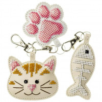 Набір для вишивки бісером на штучній шкірі «Шарм для сумки – Котячі радощі» FLBB-179