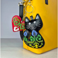 Набір для вишивки бісером на штучній шкірі «Шарм для сумки – Котячі обійми» FLBB-181