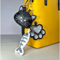 Набір для вишивки бісером на штучній шкірі «Шарм для сумки – Котяче щастя» FLBB-183