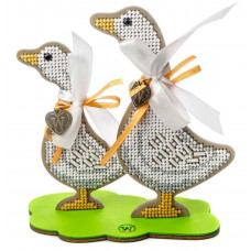 Набір для вишивки бісером на дерев’яній основі «Веселі гуси» FLK-617